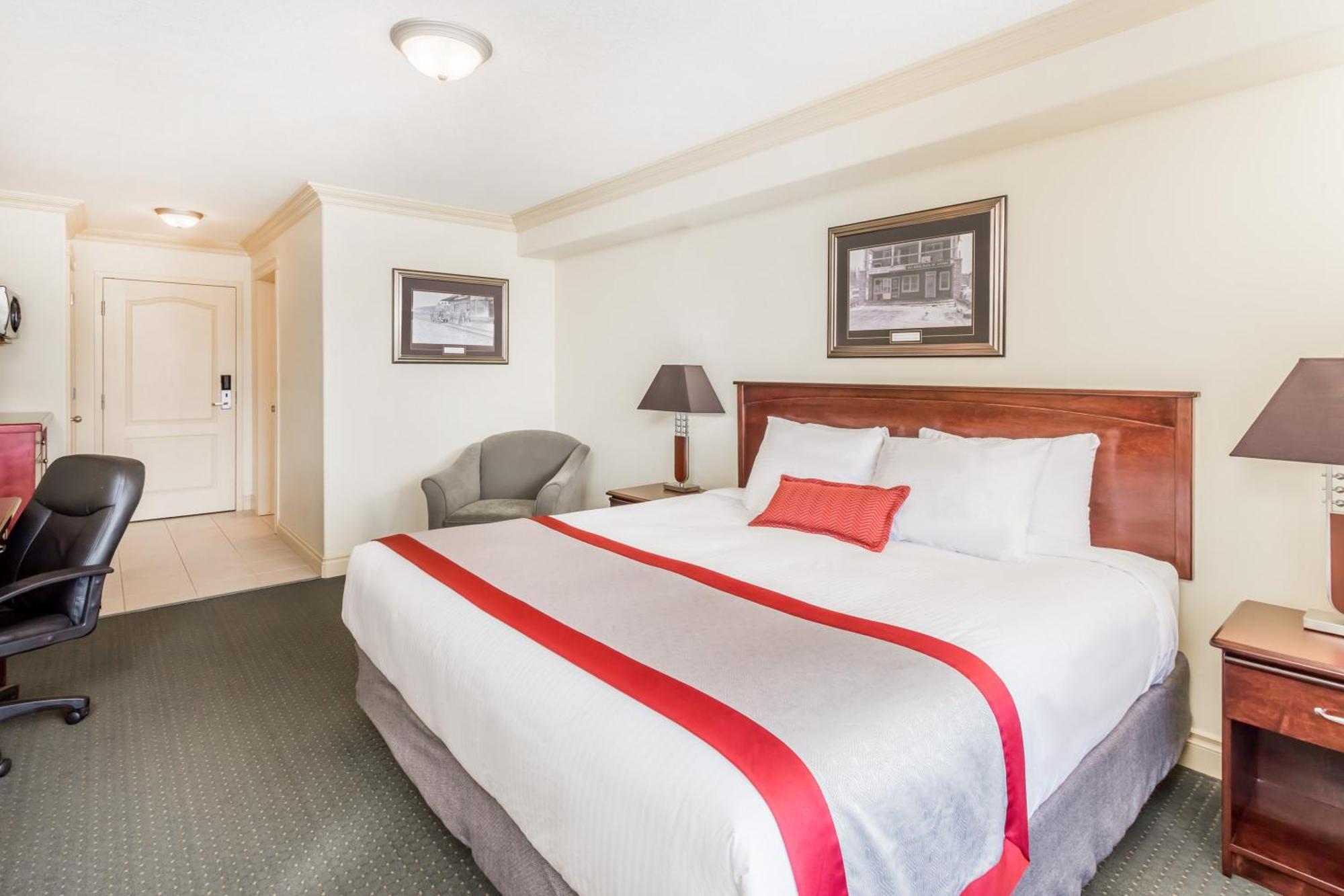 Ramada By Wyndham Hinton Hotel Bagian luar foto